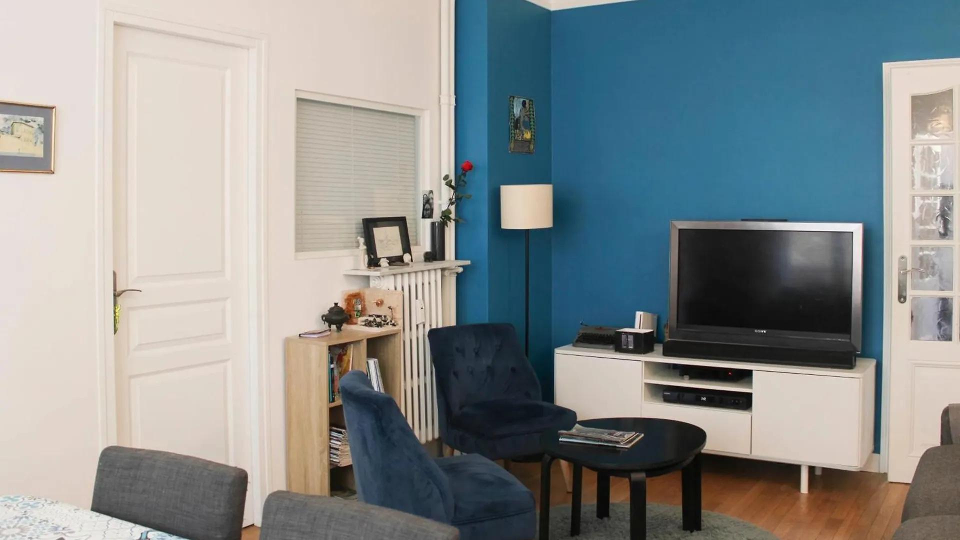 Apartment Spacious Family Nest Facing Square Des Epinette Paris France