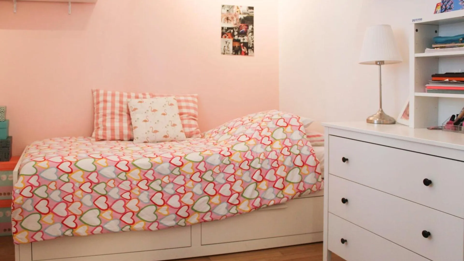 Spacious Family Nest Facing Square Des Epinette Paris