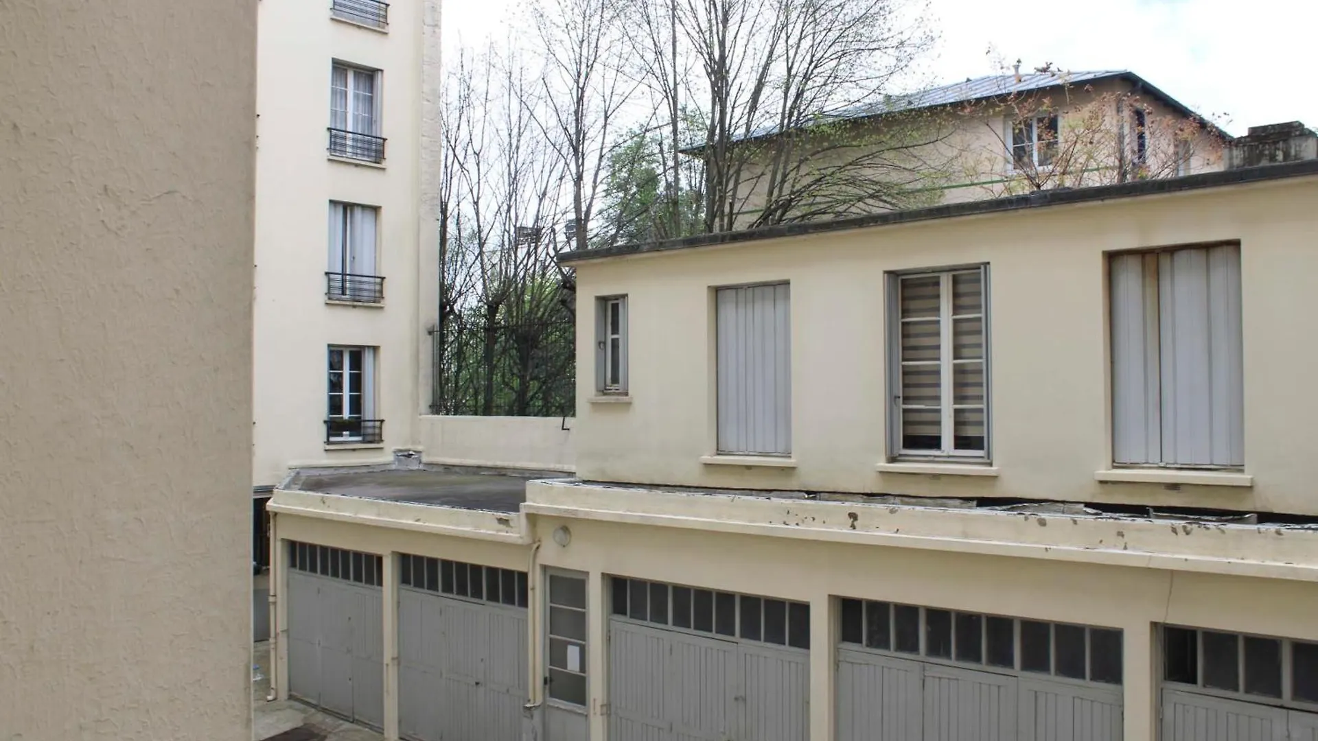 Apartment Spacious Family Nest Facing Square Des Epinette Paris