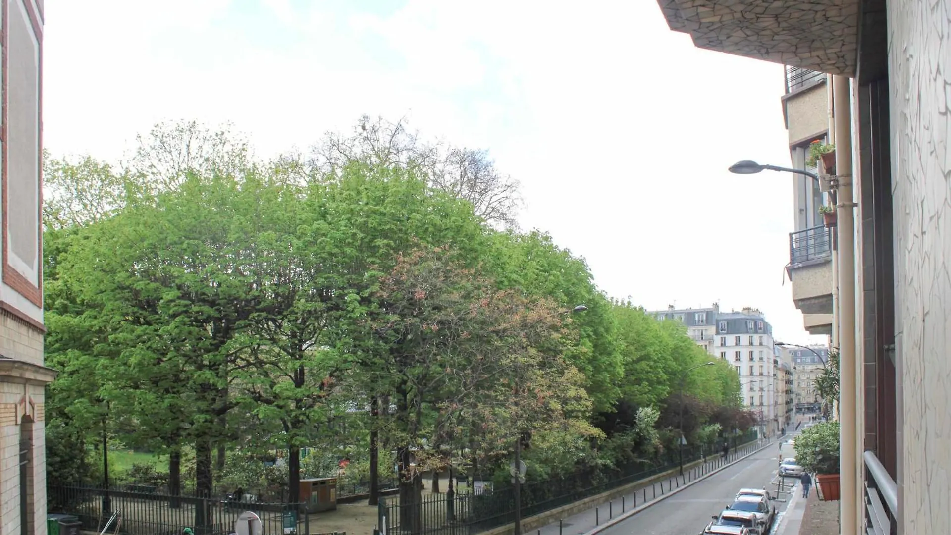 Spacious Family Nest Facing Square Des Epinette Paris 0*,  France