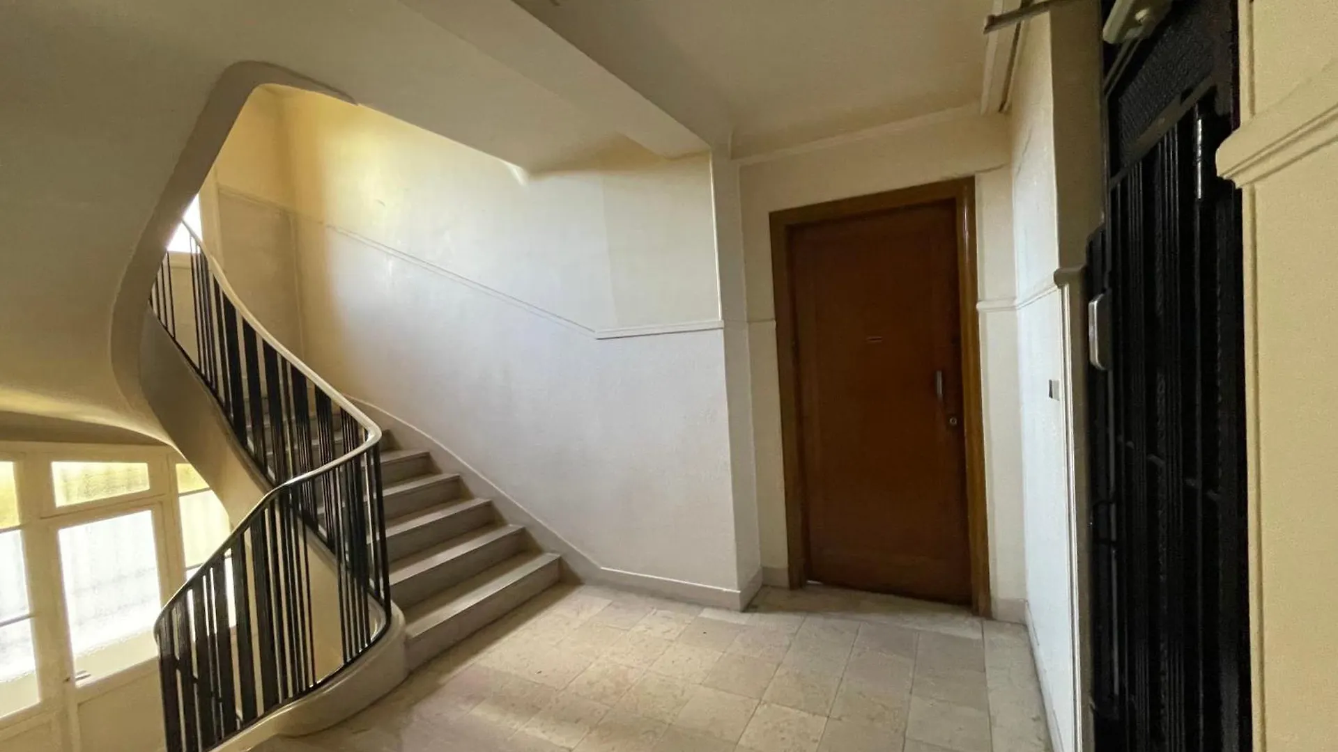 Spacious Family Nest Facing Square Des Epinette Paris France