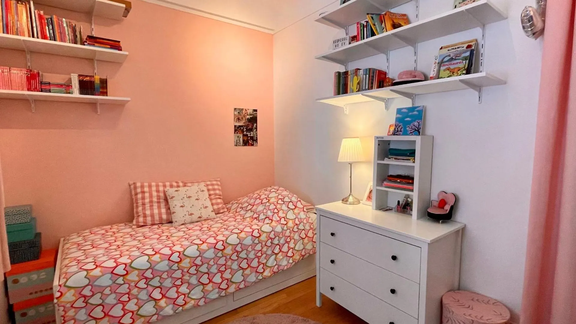Spacious Family Nest Facing Square Des Epinette Paris
