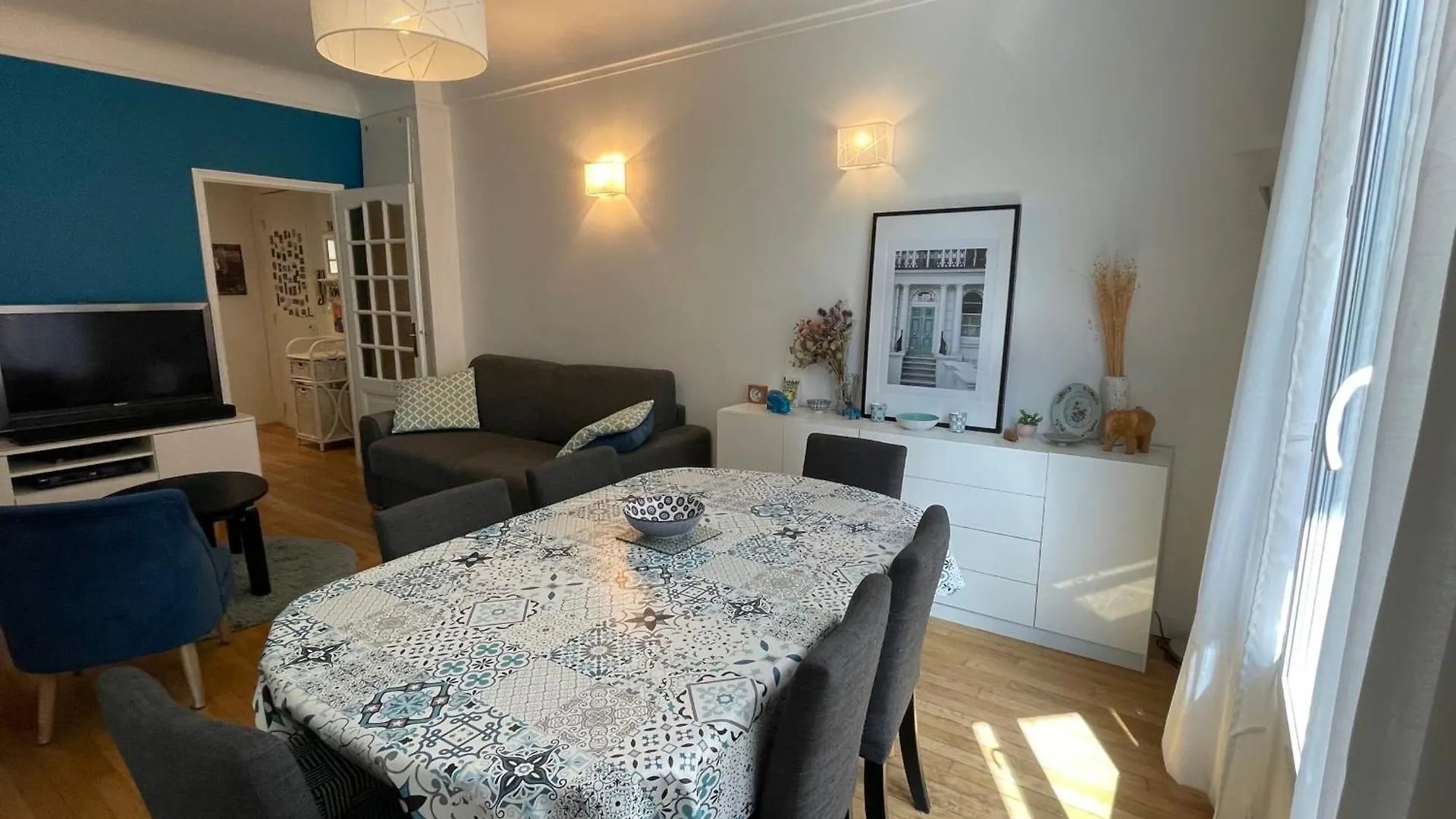 Apartment Spacious Family Nest Facing Square Des Epinette Paris