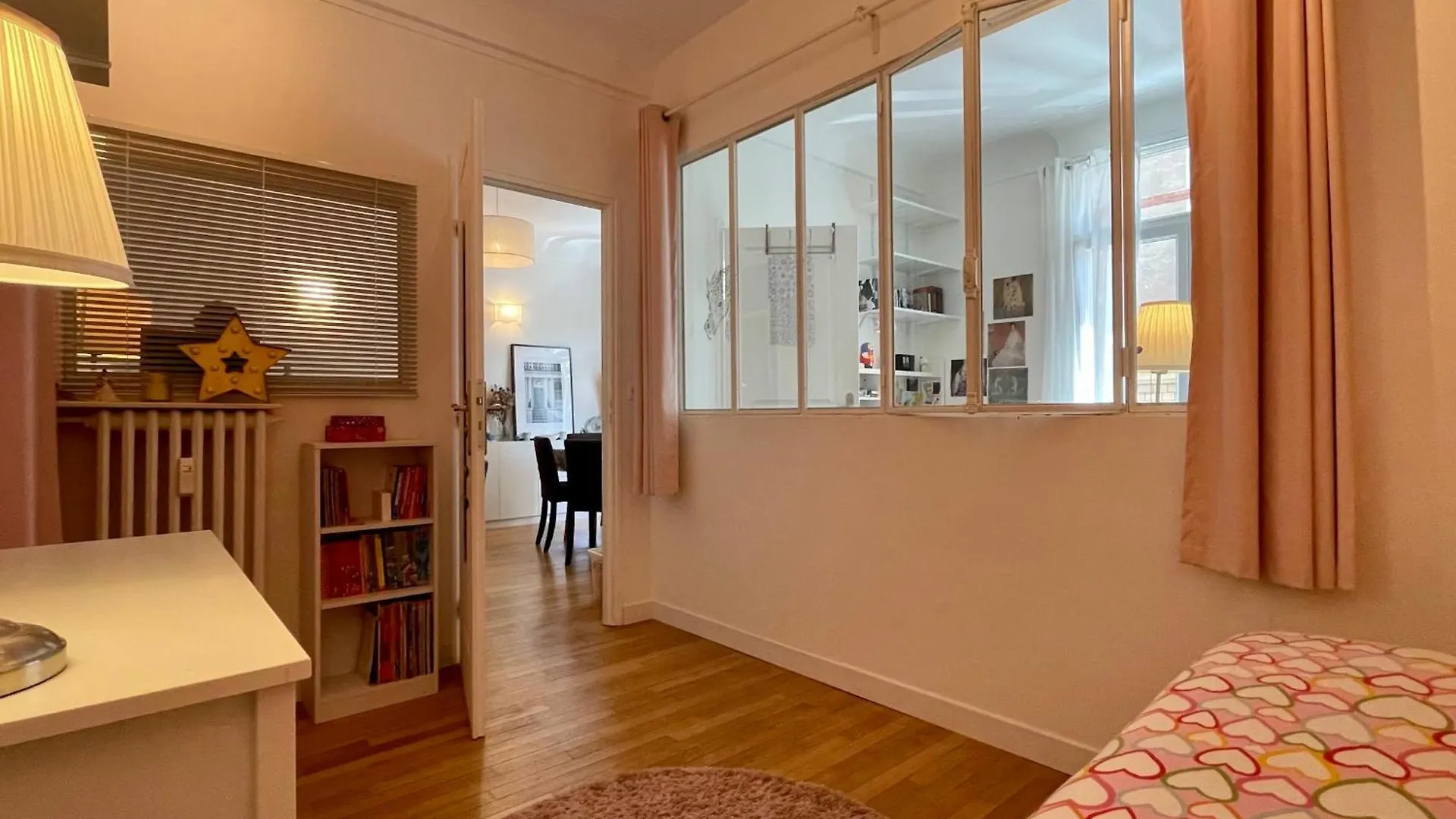 Apartment Spacious Family Nest Facing Square Des Epinette Paris